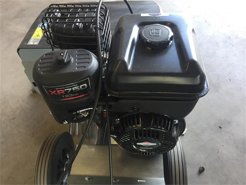 Kwern Greenbuster Pro III 8x3 Inkl. afdækningsskær - Motorhacke: das Bild 3 Kwern Greenbuster Pro III 8x3 Inkl. afdækningsskær - Motorhacke: das Bild 3