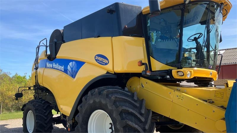 New Holland CX 8080 SLH med 30 fods Varifeed - Mähdrescher: das Bild 2 New Holland CX 8080 SLH med 30 fods Varifeed - Mähdrescher: das Bild 2