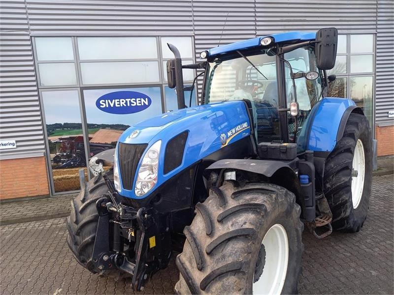 New Holland T7.220 - Traktor: das Bild 1 New Holland T7.220 - Traktor: das Bild 1