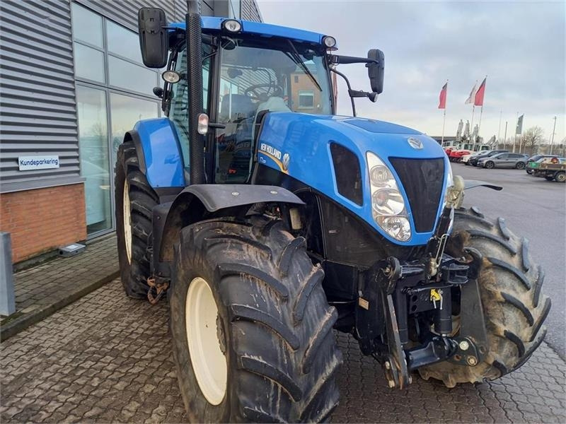 New Holland T7.220 - Traktor: das Bild 4 New Holland T7.220 - Traktor: das Bild 4