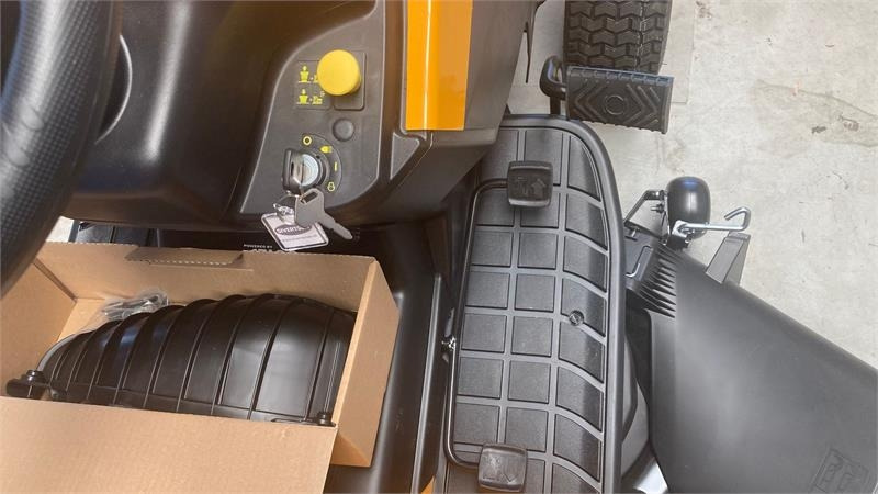 Stiga Tornado 5108 - Kommunaltraktor: das Bild 4 Stiga Tornado 5108 - Kommunaltraktor: das Bild 4