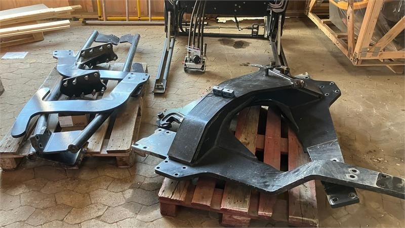 Stoll FZ 60,1 3 ventil og dæmpning Med beslag for NH T7. - Frontlader für Traktor: das Bild 3 Stoll FZ 60,1 3 ventil og dæmpning Med beslag for NH T7. - Frontlader für Traktor: das Bild 3