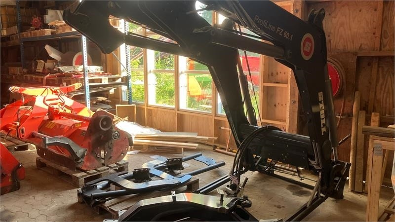 Stoll FZ 60,1 3 ventil og dæmpning Med beslag for NH T7. - Frontlader für Traktor: das Bild 2 Stoll FZ 60,1 3 ventil og dæmpning Med beslag for NH T7. - Frontlader für Traktor: das Bild 2
