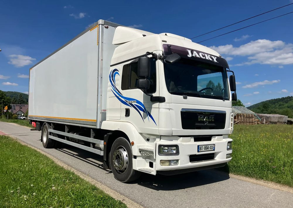 MAN MAN TGM 18.290 KURIERKA KONTENER 20 PALET SYPIALKA - Koffer LKW: das Bild 2 MAN MAN TGM 18.290 KURIERKA KONTENER 20 PALET SYPIALKA - Koffer LKW: das Bild 2