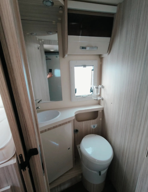 Camper Van Elnagh Elnagh T-Loft 532 WINTER Alarm Solar Camera Air Conditioning Truma Diesel E Awning Remis Retrofitted: das Bild 18 Camper Van Elnagh Elnagh T-Loft 532 WINTER Alarm Solar Camera Air Conditioning Truma Diesel E Awning Remis Retrofitted: das Bild 18