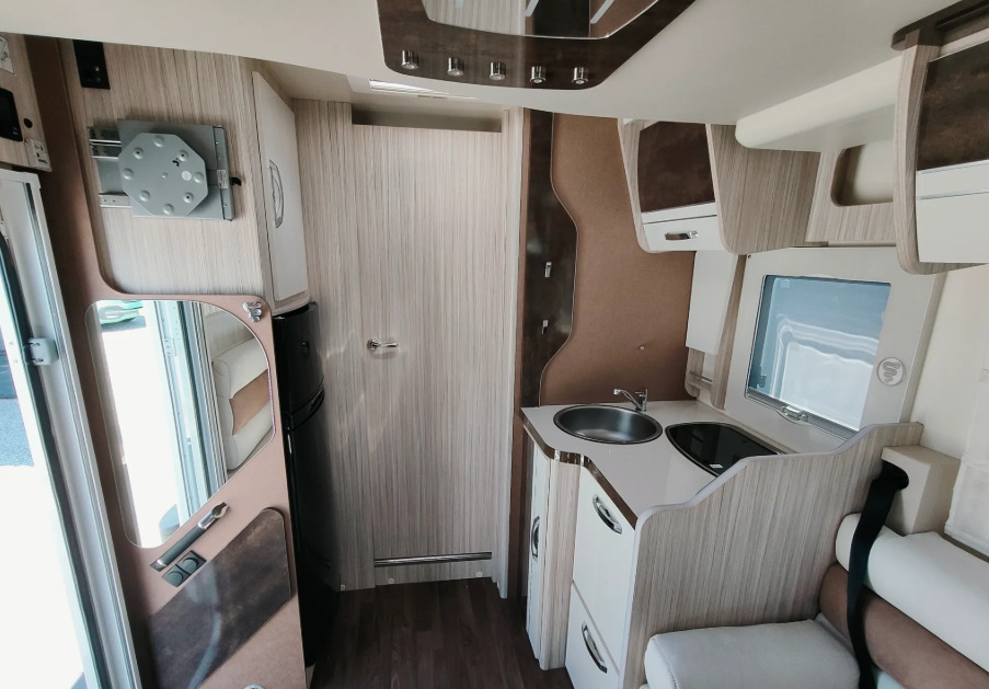 Camper Van Elnagh Elnagh T-Loft 532 WINTER Alarm Solar Camera Air Conditioning Truma Diesel E Awning Remis Retrofitted: das Bild 21 Camper Van Elnagh Elnagh T-Loft 532 WINTER Alarm Solar Camera Air Conditioning Truma Diesel E Awning Remis Retrofitted: das Bild 21