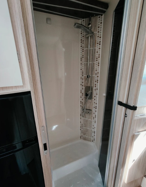 Camper Van Elnagh Elnagh T-Loft 532 WINTER Alarm Solar Camera Air Conditioning Truma Diesel E Awning Remis Retrofitted: das Bild 17 Camper Van Elnagh Elnagh T-Loft 532 WINTER Alarm Solar Camera Air Conditioning Truma Diesel E Awning Remis Retrofitted: das Bild 17