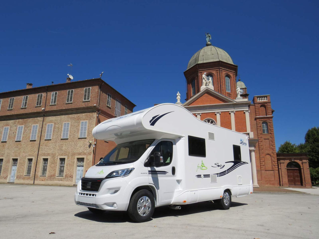 Fiat Ducato RETRACTABLE PLATFORM (300KG CAPACITY) - Wohnmobil: das Bild 1 Fiat Ducato RETRACTABLE PLATFORM (300KG CAPACITY) - Wohnmobil: das Bild 1