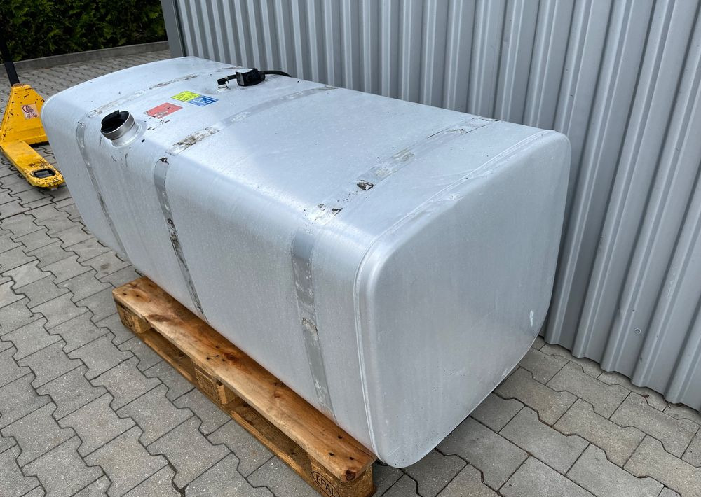 Zbiornik Scania 700 litrów bak - Kraftstofftank für LKW: das Bild 2 Zbiornik Scania 700 litrów bak - Kraftstofftank für LKW: das Bild 2