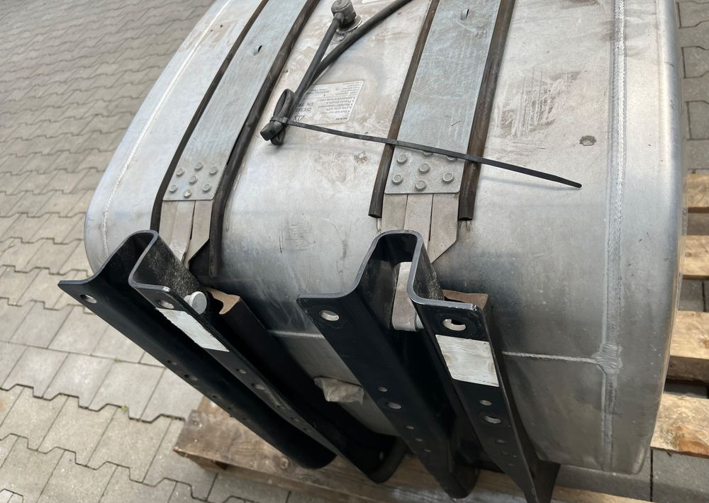 Zbiornik paliwa MAN TGX TGS 250 litrów kompletny - Kraftstoffaufbereitung/ Kraftstoffförderung für LKW: das Bild 4 Zbiornik paliwa MAN TGX TGS 250 litrów kompletny - Kraftstoffaufbereitung/ Kraftstoffförderung für LKW: das Bild 4
