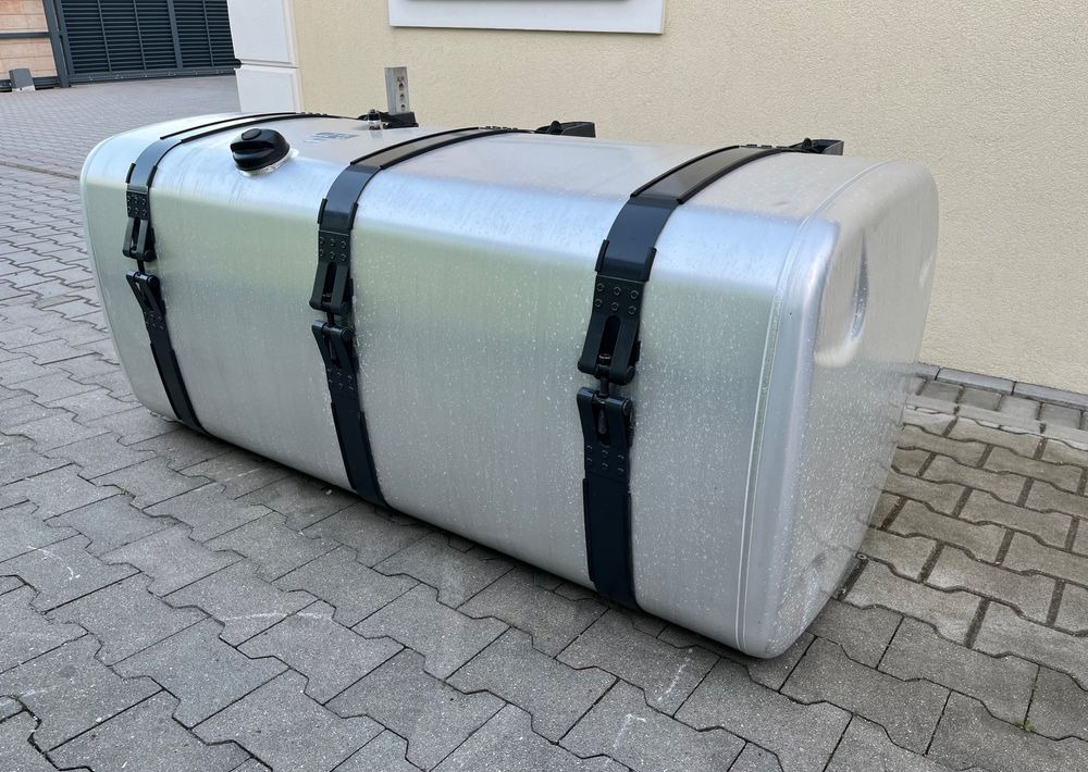 Zbiornik paliwa Scania Super R S 700 L kompletny bak NGS NGR - Kraftstofftank für LKW: das Bild 3 Zbiornik paliwa Scania Super R S 700 L kompletny bak NGS NGR - Kraftstofftank für LKW: das Bild 3