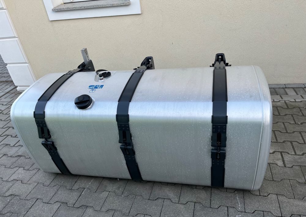 Zbiornik paliwa Scania Super R S 700 L kompletny bak NGS NGR - Kraftstofftank für LKW: das Bild 1 Zbiornik paliwa Scania Super R S 700 L kompletny bak NGS NGR - Kraftstofftank für LKW: das Bild 1