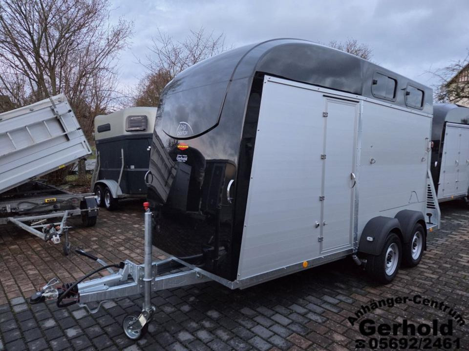 Böckmann Pferdeanhänger Big Portax WCF Vorb. Videokamera - Pferdeanhänger: das Bild 2 Böckmann Pferdeanhänger Big Portax WCF Vorb. Videokamera - Pferdeanhänger: das Bild 2