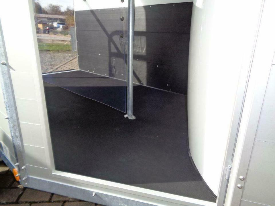 Böckmann Pferdeanhänger, Champion R, ALUBODEN, SaKa, 100 km/h - Pferdeanhänger: das Bild 3 Böckmann Pferdeanhänger, Champion R, ALUBODEN, SaKa, 100 km/h - Pferdeanhänger: das Bild 3