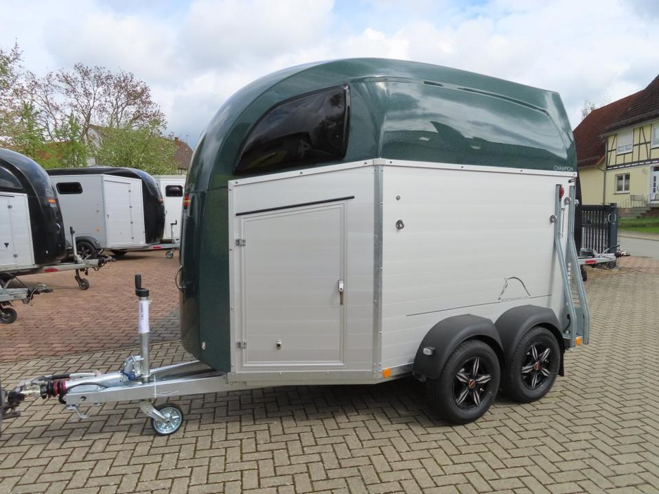 Böckmann Pferdeanhänger Champion R Flügeltür Saka. 100km/h - Pferdeanhänger: das Bild 2 Böckmann Pferdeanhänger Champion R Flügeltür Saka. 100km/h - Pferdeanhänger: das Bild 2