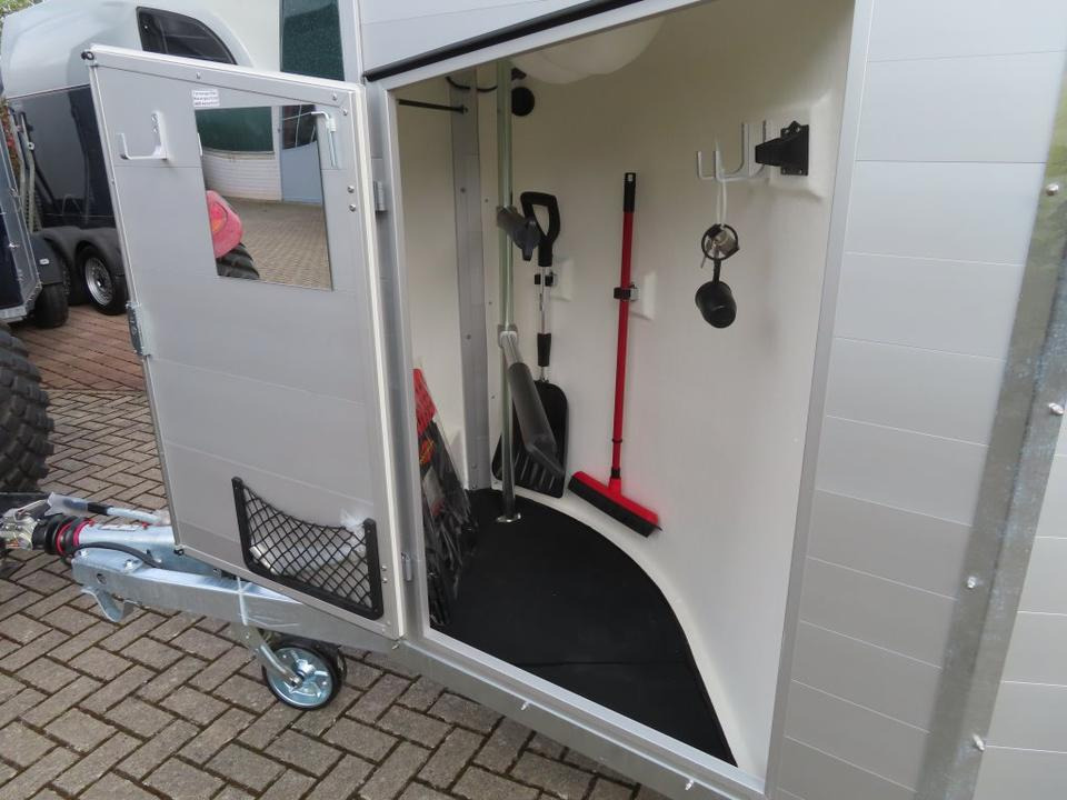 Böckmann Pferdeanhänger Champion R Flügeltür Saka. 100km/h - Pferdeanhänger: das Bild 4 Böckmann Pferdeanhänger Champion R Flügeltür Saka. 100km/h - Pferdeanhänger: das Bild 4