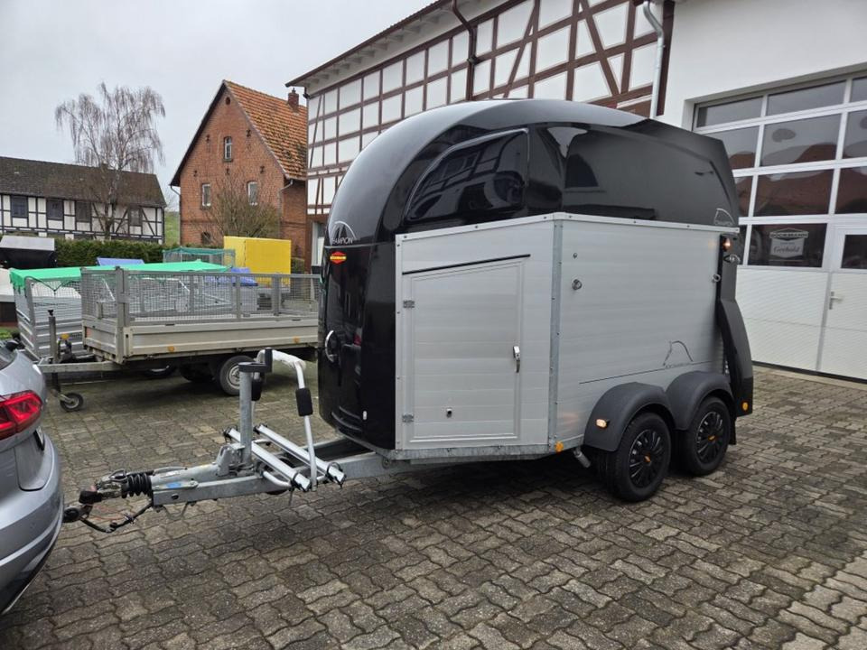 Böckmann Pferdeanhänger Champion R SaKa. WCF-Fahrwerk 100 km/h - Pferdeanhänger: das Bild 1 Böckmann Pferdeanhänger Champion R SaKa. WCF-Fahrwerk 100 km/h - Pferdeanhänger: das Bild 1