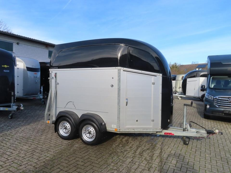 Böckmann, Pferdeanhänger, Champion R, top, SaKa. 100 km/h - Pferdeanhänger: das Bild 2 Böckmann, Pferdeanhänger, Champion R, top, SaKa. 100 km/h - Pferdeanhänger: das Bild 2
