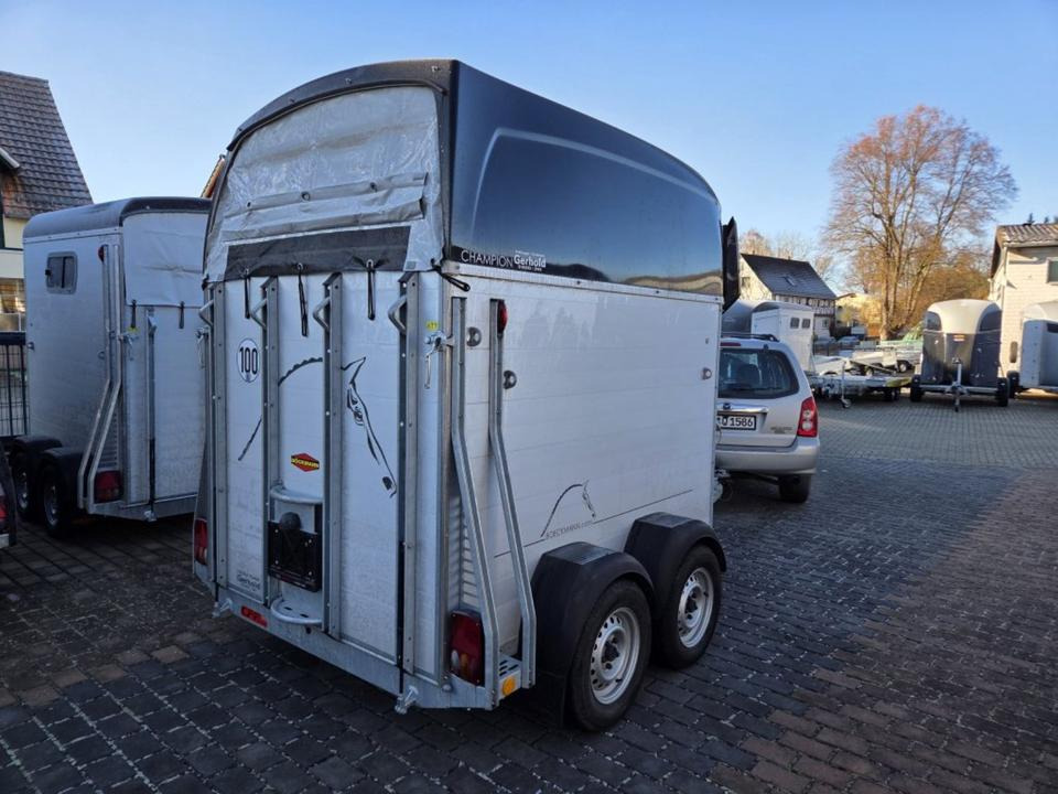 Böckmann, Pferdeanhänger, Champion R, top, SaKa. 100 km/h - Pferdeanhänger: das Bild 4 Böckmann, Pferdeanhänger, Champion R, top, SaKa. 100 km/h - Pferdeanhänger: das Bild 4