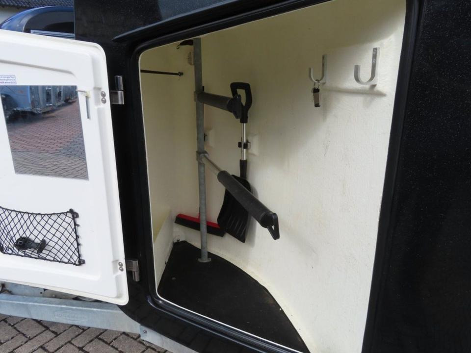 Böckmann Pferdeanhänger, Comfort, Alub. Sattelk. 100 km/h, top - Pferdeanhänger: das Bild 3 Böckmann Pferdeanhänger, Comfort, Alub. Sattelk. 100 km/h, top - Pferdeanhänger: das Bild 3