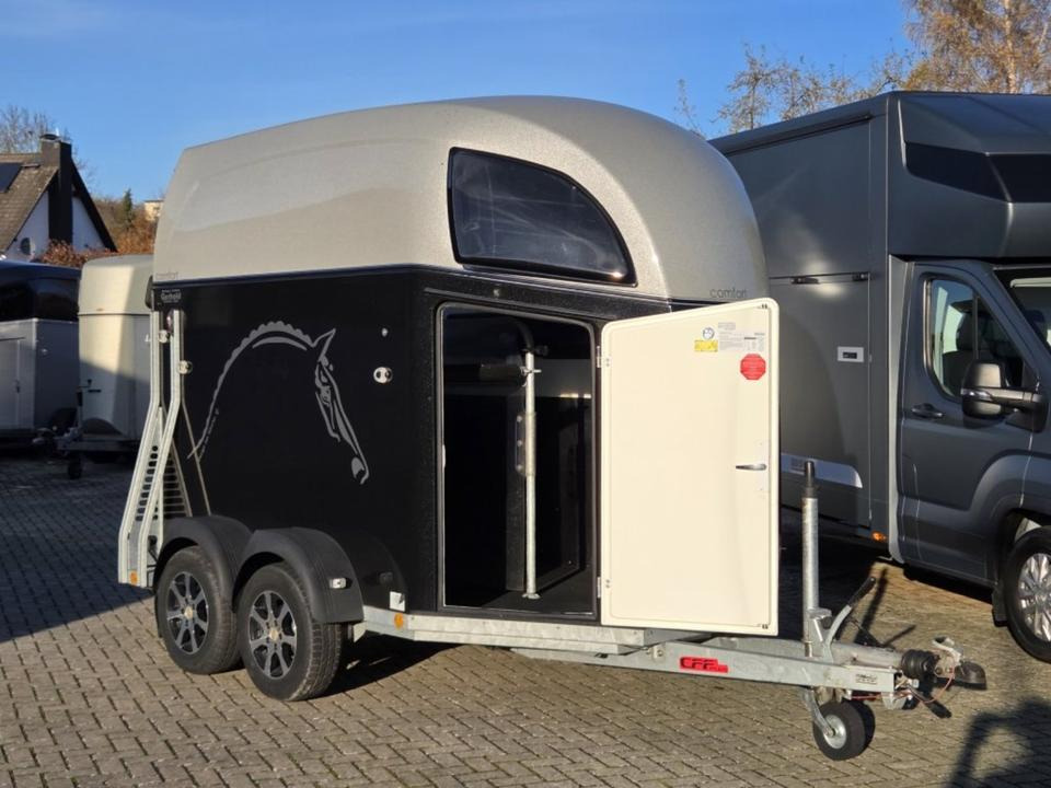 Böckmann Pferdeanhänger, Comfort, Alub. Sattelk. 100 km/h, top - Pferdeanhänger: das Bild 2 Böckmann Pferdeanhänger, Comfort, Alub. Sattelk. 100 km/h, top - Pferdeanhänger: das Bild 2