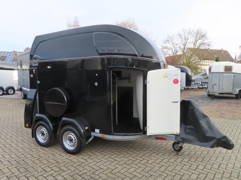Pferdeanhänger Böckmann Master, Aluboden Sattelkammer 100 Km/h - Pferdeanhänger: das Bild 2 Pferdeanhänger Böckmann Master, Aluboden Sattelkammer 100 Km/h - Pferdeanhänger: das Bild 2