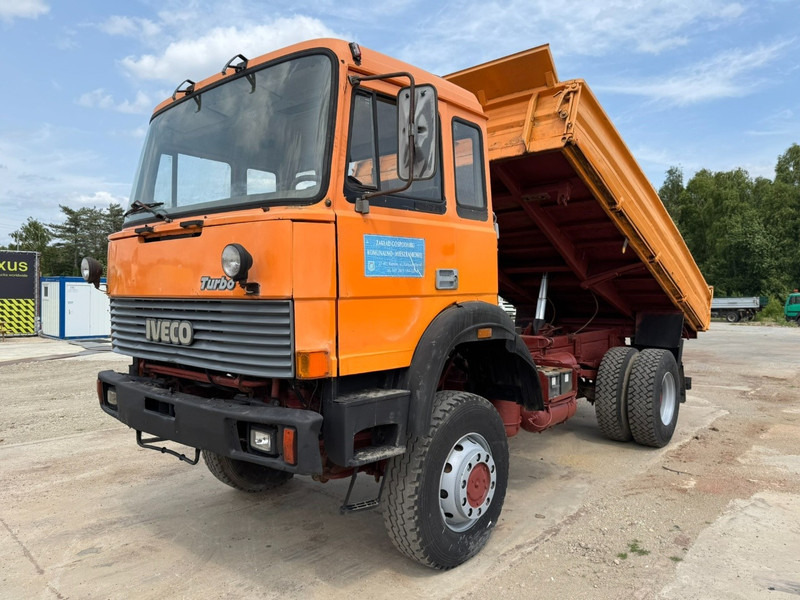 Iveco Magirus 170 - 23 (4X4 / GRAND PONT / LAMES / POMPE MANUELLE) - Kipper: das Bild 1 Iveco Magirus 170 - 23 (4X4 / GRAND PONT / LAMES / POMPE MANUELLE) - Kipper: das Bild 1
