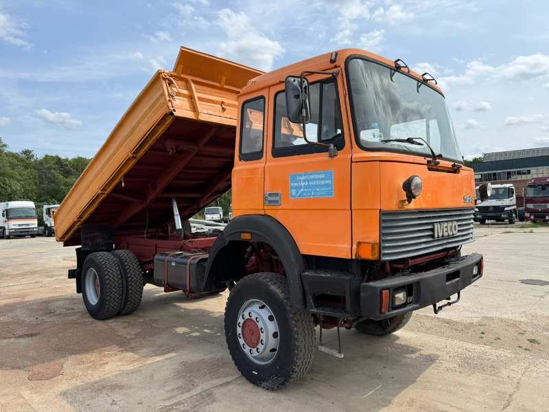 Iveco Magirus 170 - 23 (4X4 / GRAND PONT / LAMES / POMPE MANUELLE) - Kipper: das Bild 3 Iveco Magirus 170 - 23 (4X4 / GRAND PONT / LAMES / POMPE MANUELLE) - Kipper: das Bild 3