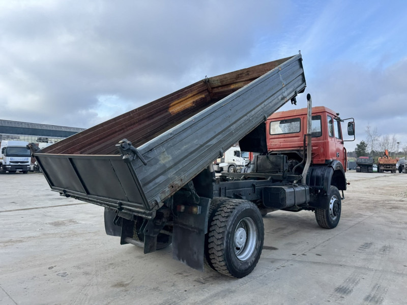 Iveco Magirus 180-23 (GRAND PONT / 4X4 / LAMES / POMPE MANUELLE) - Kipper: das Bild 5 Iveco Magirus 180-23 (GRAND PONT / 4X4 / LAMES / POMPE MANUELLE) - Kipper: das Bild 5