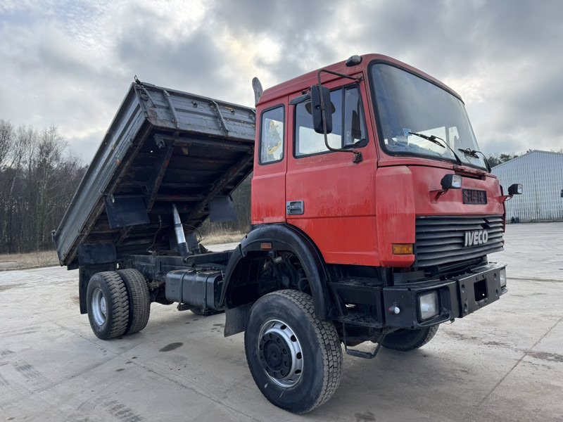 Iveco Magirus 180-23 (GRAND PONT / 4X4 / LAMES / POMPE MANUELLE) - Kipper: das Bild 3 Iveco Magirus 180-23 (GRAND PONT / 4X4 / LAMES / POMPE MANUELLE) - Kipper: das Bild 3
