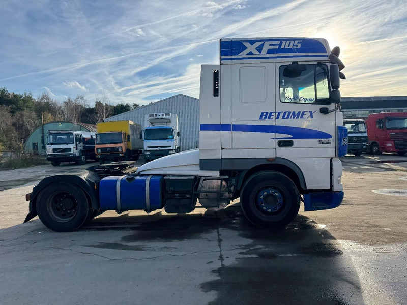 DAF 105 XF 460 Space Cab (MANUAL GEARBOX / BOITE MANUELLE / 2011) - Sattelzugmaschine: das Bild 4 DAF 105 XF 460 Space Cab (MANUAL GEARBOX / BOITE MANUELLE / 2011) - Sattelzugmaschine: das Bild 4