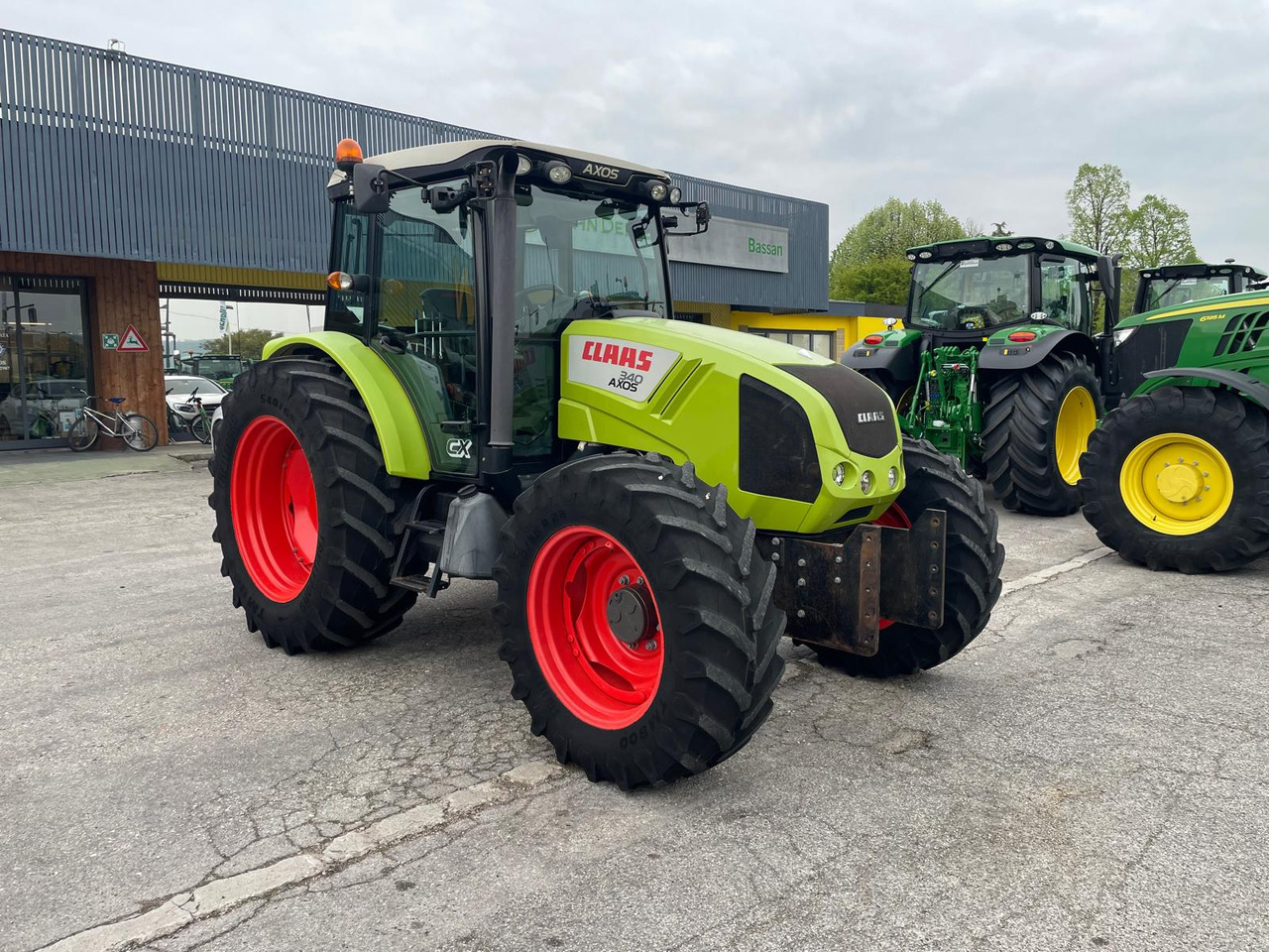 CLAAS AXOS 340 - Traktor: das Bild 2 CLAAS AXOS 340 - Traktor: das Bild 2