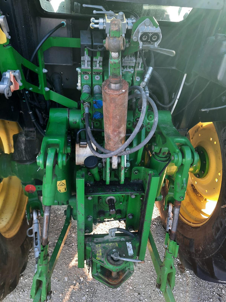 JOHN DEERE 5100 R - Traktor: das Bild 5 JOHN DEERE 5100 R - Traktor: das Bild 5