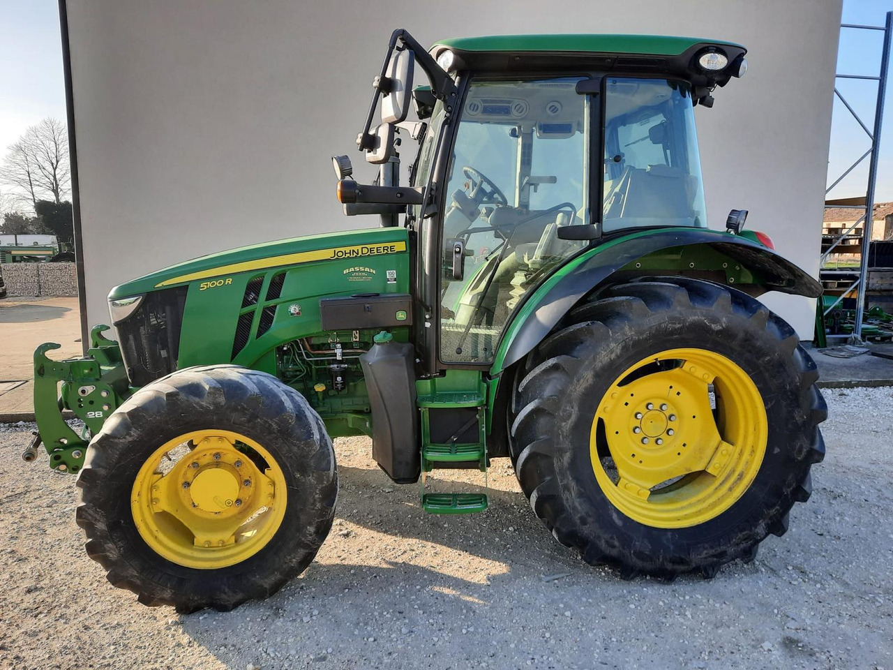 JOHN DEERE 5100 R - Traktor: das Bild 1 JOHN DEERE 5100 R - Traktor: das Bild 1