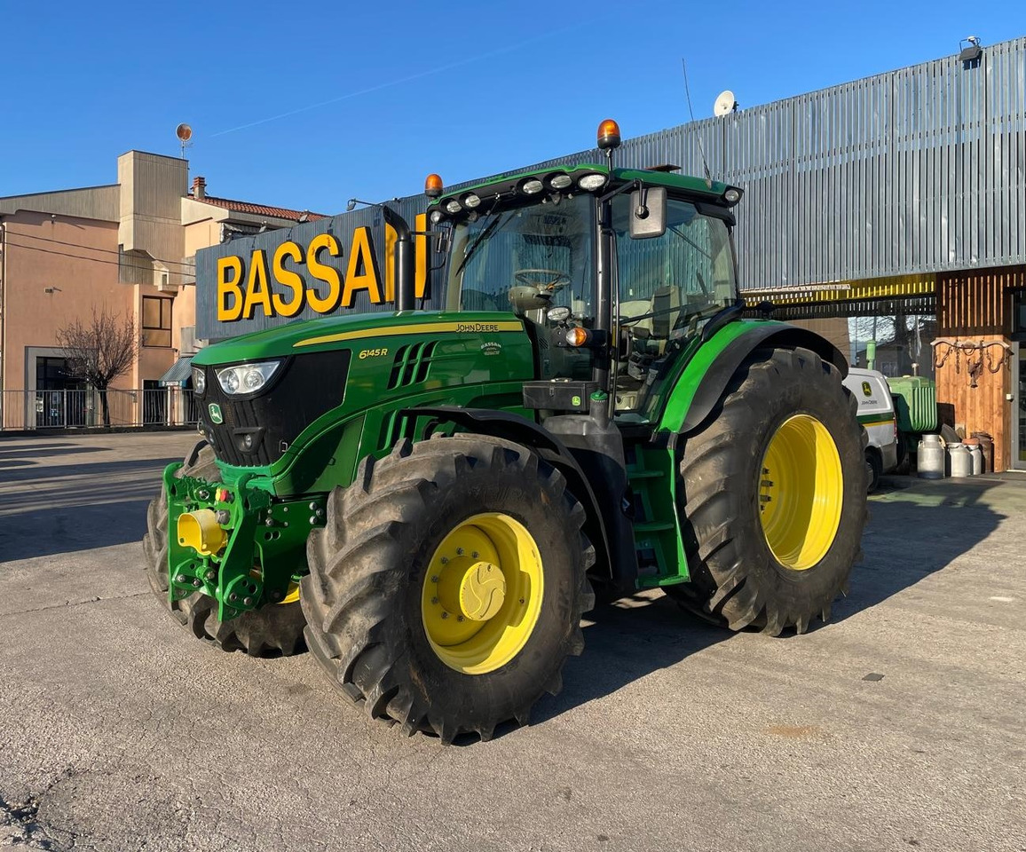 JOHN DEERE 6145 R - Traktor: das Bild 1 JOHN DEERE 6145 R - Traktor: das Bild 1