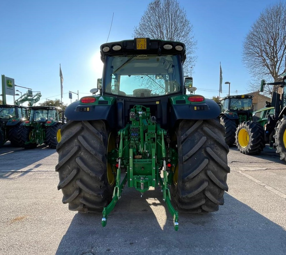 JOHN DEERE 6145 R - Traktor: das Bild 4 JOHN DEERE 6145 R - Traktor: das Bild 4