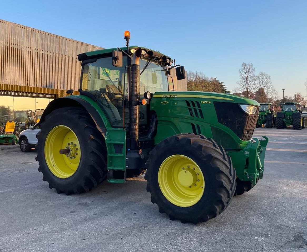 JOHN DEERE 6210 R - Traktor: das Bild 2 JOHN DEERE 6210 R - Traktor: das Bild 2