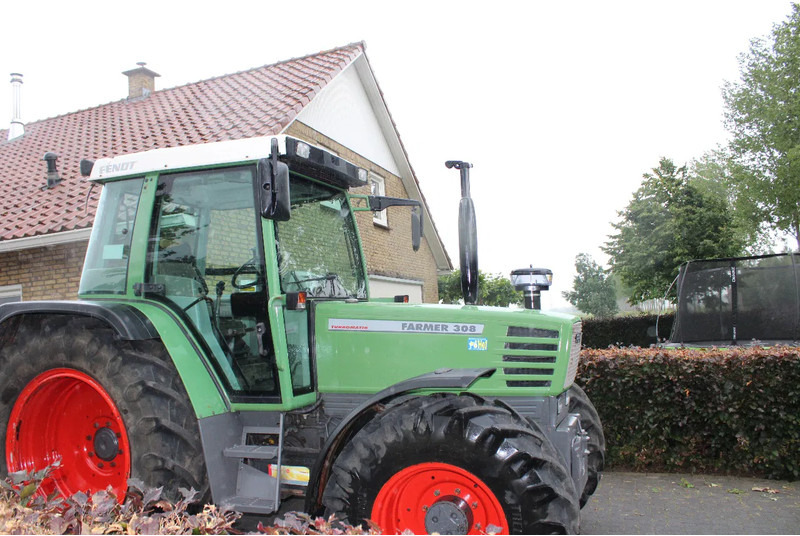 Fendt 308 Holland Farmer - Traktor: das Bild 2 Fendt 308 Holland Farmer - Traktor: das Bild 2