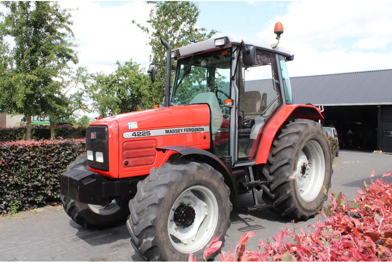 Massey Ferguson 4225 - Traktor: das Bild 5 Massey Ferguson 4225 - Traktor: das Bild 5
