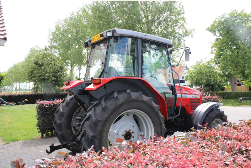 Massey Ferguson 4225 - Traktor: das Bild 3 Massey Ferguson 4225 - Traktor: das Bild 3