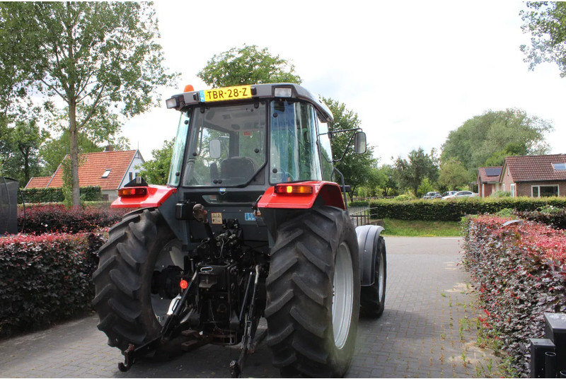 Massey Ferguson 4225 - Traktor: das Bild 4 Massey Ferguson 4225 - Traktor: das Bild 4