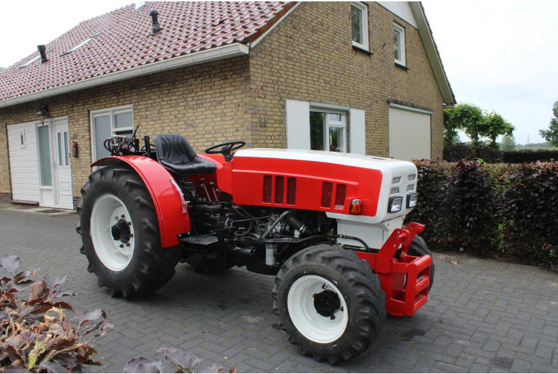 Steyr 8075 AS - Traktor: das Bild 2 Steyr 8075 AS - Traktor: das Bild 2