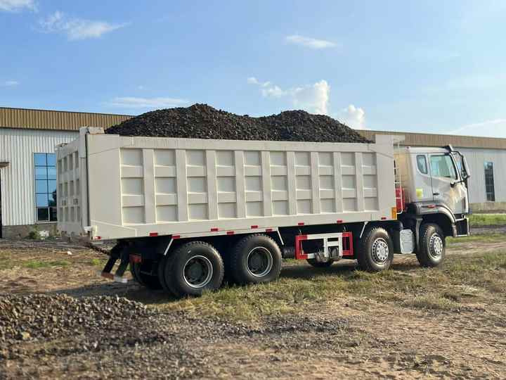 Good Performance Howo Brand 8*4 Dump Truck Used Howo 371 375 400 Horsepower 6*4 8*4 Wheels on Sale - Kipper: das Bild 5 Good Performance Howo Brand 8*4 Dump Truck Used Howo 371 375 400 Horsepower 6*4 8*4 Wheels on Sale - Kipper: das Bild 5