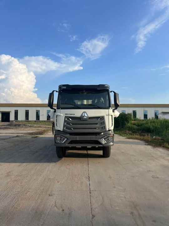 Good Performance Howo Brand 8*4 Dump Truck Used Howo 371 375 400 Horsepower 6*4 8*4 Wheels on Sale - Kipper: das Bild 4 Good Performance Howo Brand 8*4 Dump Truck Used Howo 371 375 400 Horsepower 6*4 8*4 Wheels on Sale - Kipper: das Bild 4
