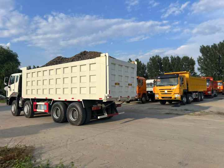 Low Price 98% New HOWO 8*4 Dump Truck HOWO 12-wheel Dump Truck in Excellent Condition Hot Sale - Kipper: das Bild 5 Low Price 98% New HOWO 8*4 Dump Truck HOWO 12-wheel Dump Truck in Excellent Condition Hot Sale - Kipper: das Bild 5
