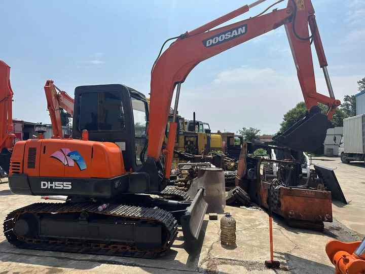 Low Shipping Used Excavator Doosan DH55 Good Condition with Low Hours - Bagger: das Bild 5 Low Shipping Used Excavator Doosan DH55 Good Condition with Low Hours - Bagger: das Bild 5