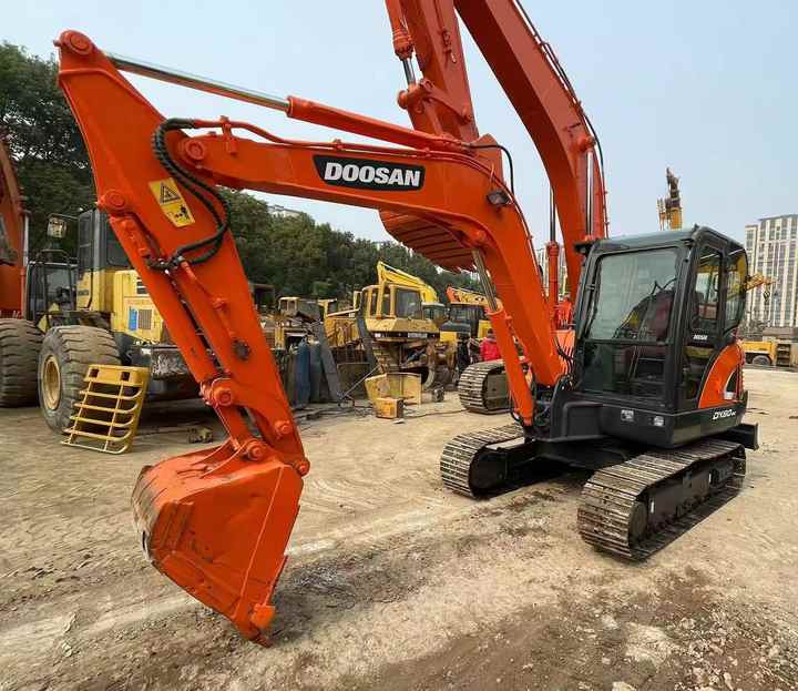 Second Hand Doosan Dx-60 Excavator for Sale - Bagger: das Bild 1 Second Hand Doosan Dx-60 Excavator for Sale - Bagger: das Bild 1
