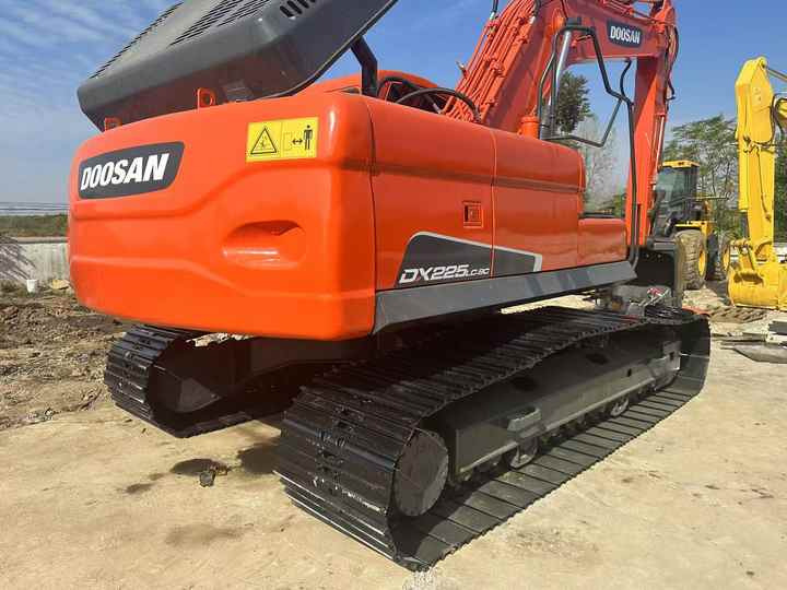 Second Hand Doosan Dx225 Excavator 20tons Middle Machine for Sale Excellent Condition Doosan Dx225 300 Hot Sale Machine - Bagger: das Bild 2 Second Hand Doosan Dx225 Excavator 20tons Middle Machine for Sale Excellent Condition Doosan Dx225 300 Hot Sale Machine - Bagger: das Bild 2