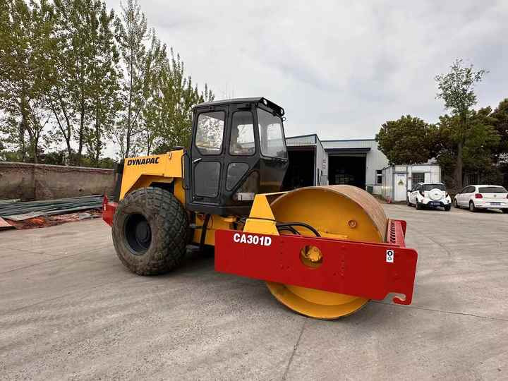 Used Dynapac CA301 Vibratory Roller with Less Working Time and Superior Performance Used Dynapac 251d/301D Roller for Sale - Walzenzug: das Bild 4 Used Dynapac CA301 Vibratory Roller with Less Working Time and Superior Performance Used Dynapac 251d/301D Roller for Sale - Walzenzug: das Bild 4