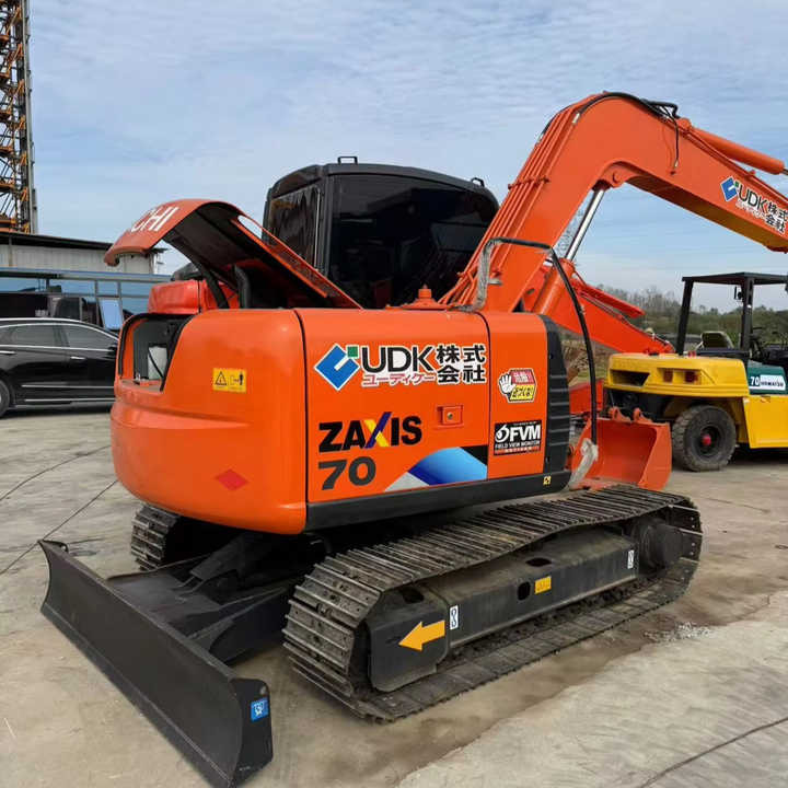 Used Hitachi Earth Moving Machine Zaxis70 Second Hand Small Size Mini Diggers Used Hitachi Mini Excavators Zx55 Zx50 Zx60 Zx70 - Bagger: das Bild 1 Used Hitachi Earth Moving Machine Zaxis70 Second Hand Small Size Mini Diggers Used Hitachi Mini Excavators Zx55 Zx50 Zx60 Zx70 - Bagger: das Bild 1